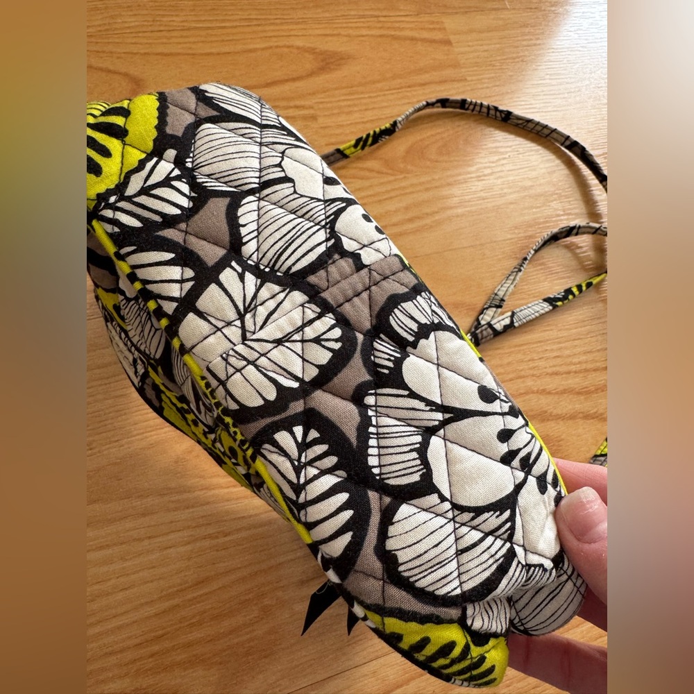 Vera Bradley Floral crossbody in Citron - Picture 2 of 4
